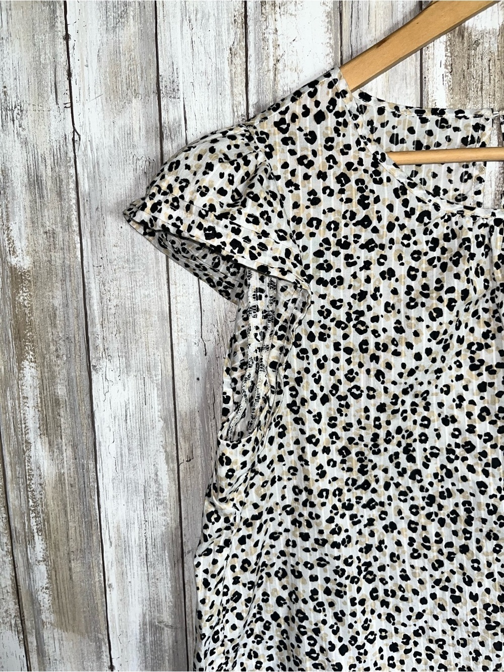J. Crew Pintuck Flutter Sleeve Top Animal Print Blouse Small Cotton S - Picture 3 of 6